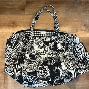 Vera Bradley weekend bag with straps and zipper